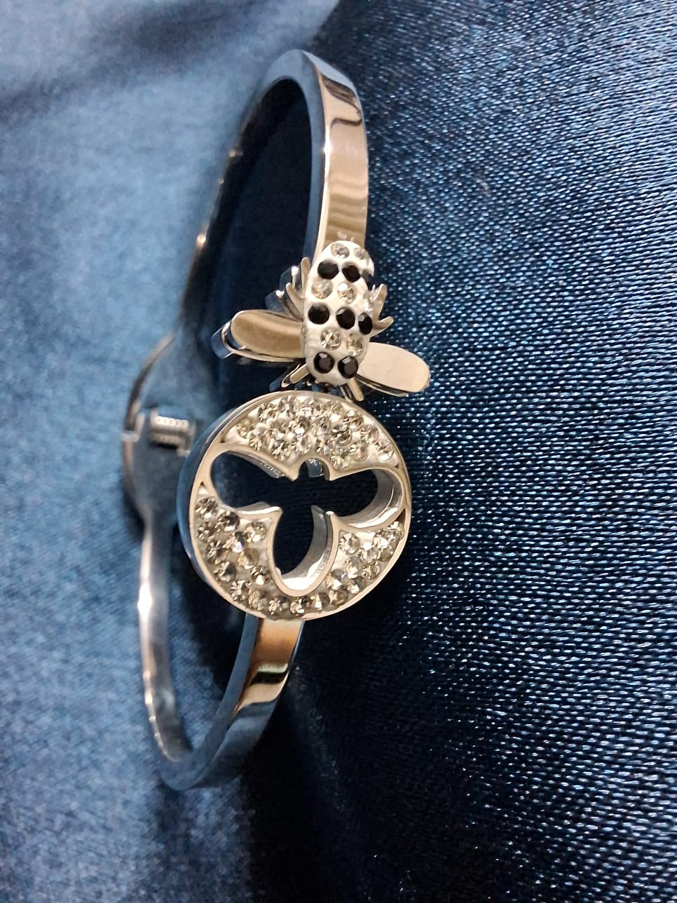 Aura Bee bangle