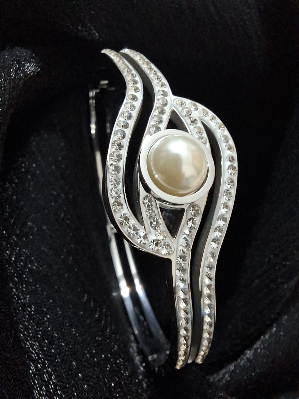 Silver pearl bracelet