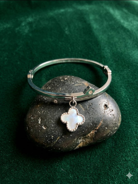 Opaline charm bracelet
